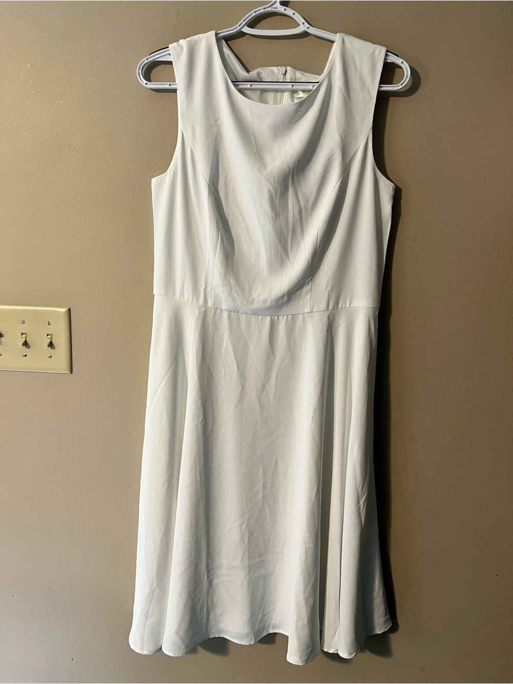 Hanpceirs sz L sleeveless fit and flare crew neck silk feel lined dress.